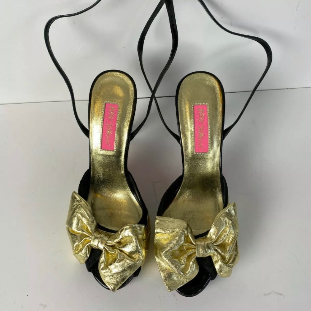 Betsy Johnson High Heels Size 7M Weston Black Gold Bow Strappy Peep Toe Shoe